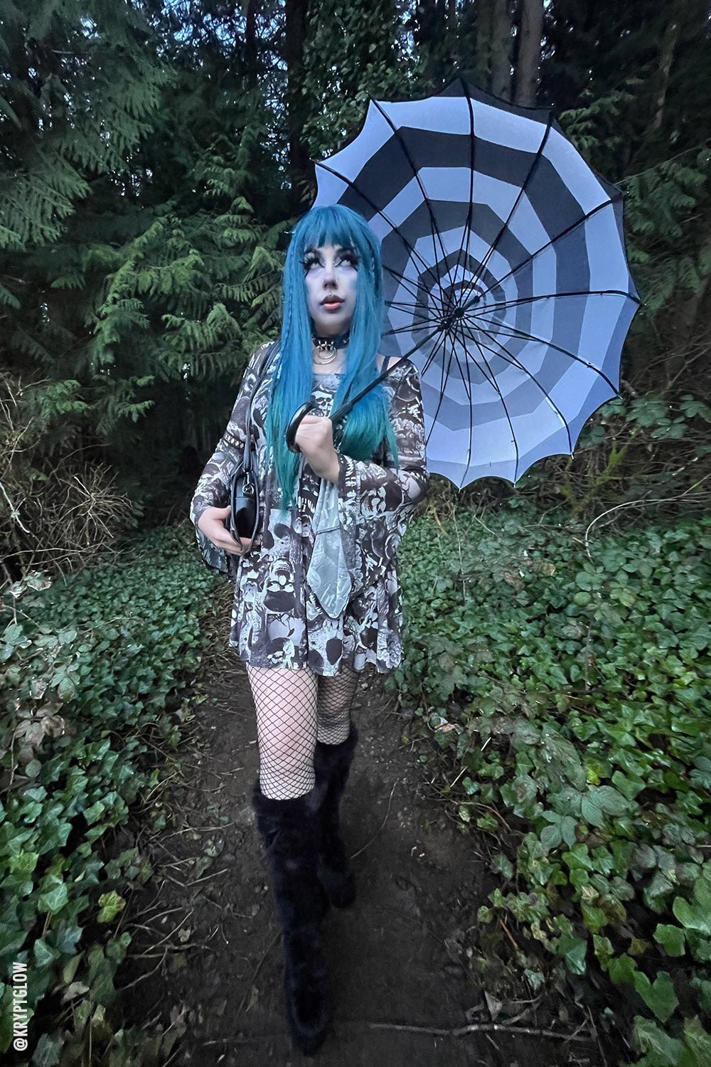 Batwing Pagoda Umbrella SPOOKY SPIRAL