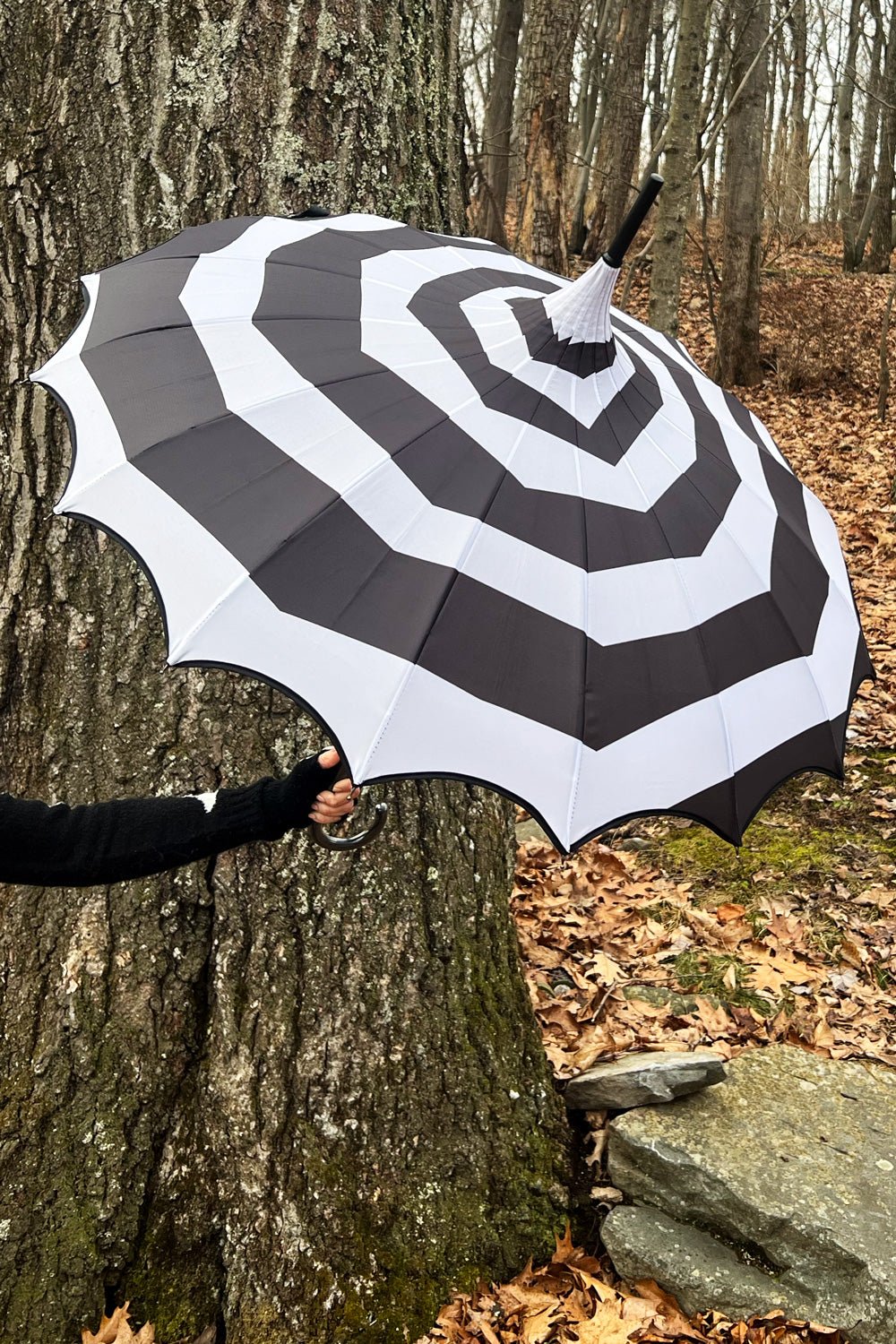 Batwing Pagoda Umbrella SPOOKY SPIRAL