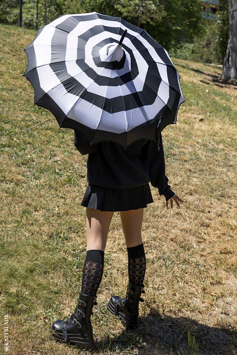 Batwing Pagoda Umbrella SPOOKY SPIRAL