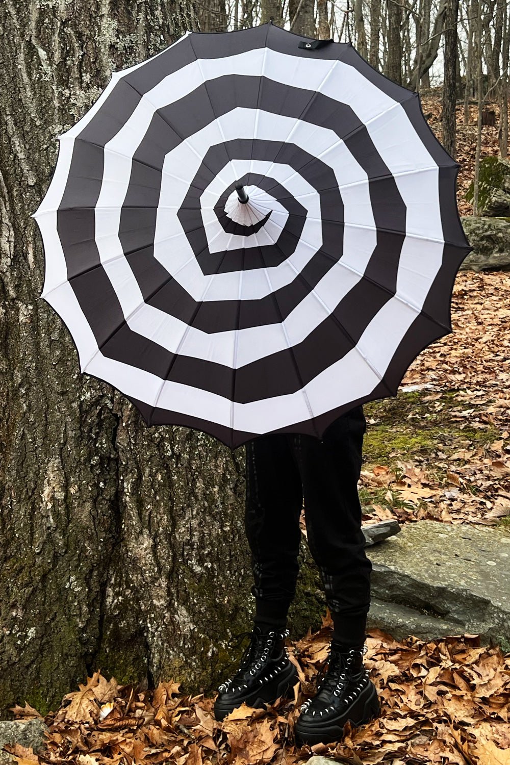 Batwing Pagoda Umbrella SPOOKY SPIRAL