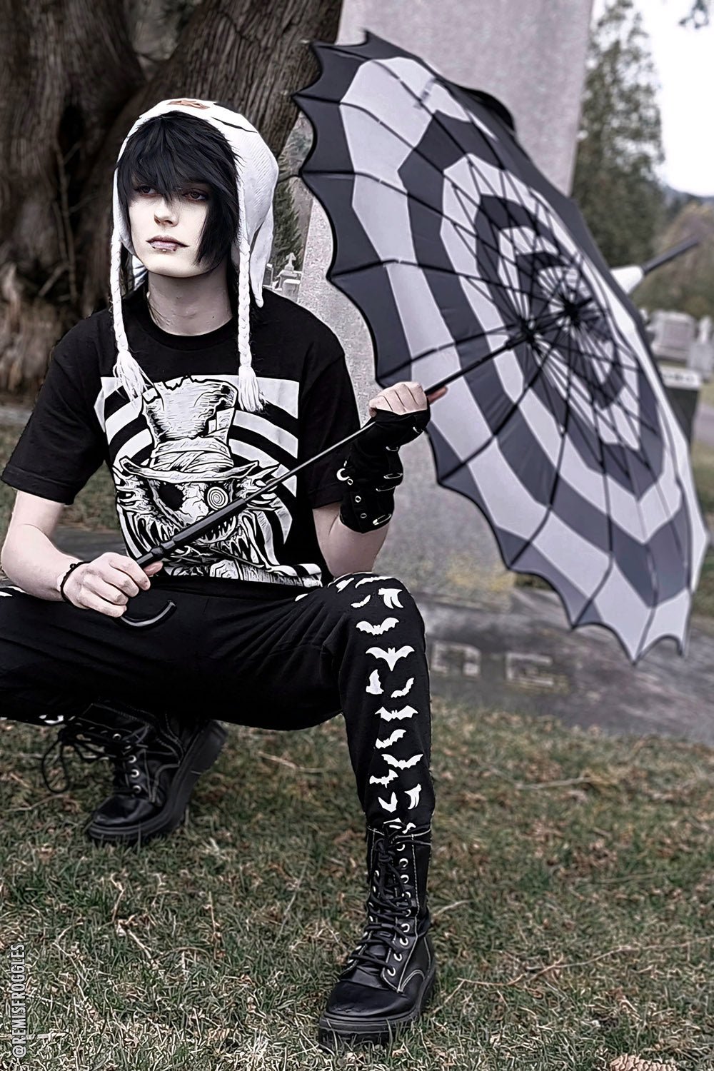 Batwing Pagoda Umbrella SPOOKY SPIRAL