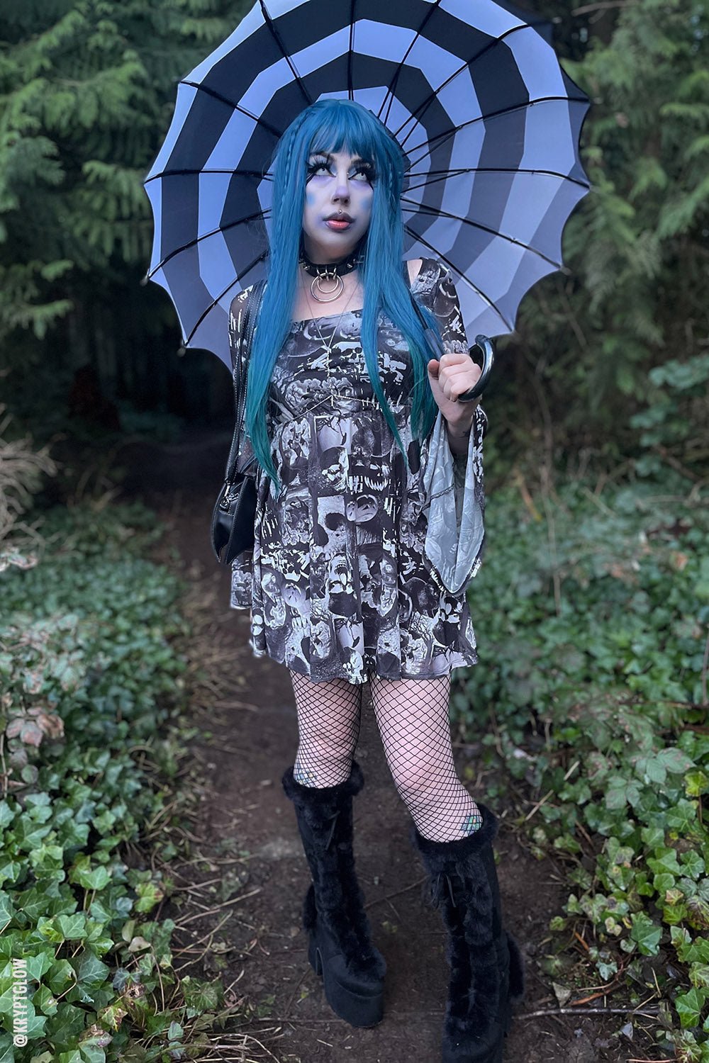 Batwing Pagoda Umbrella SPOOKY SPIRAL