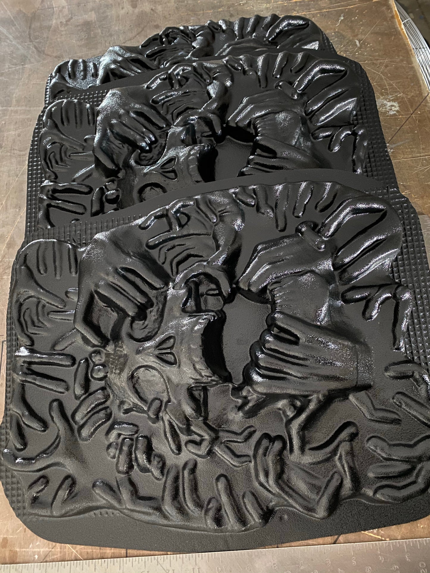 Ripped Skull ABS 17"