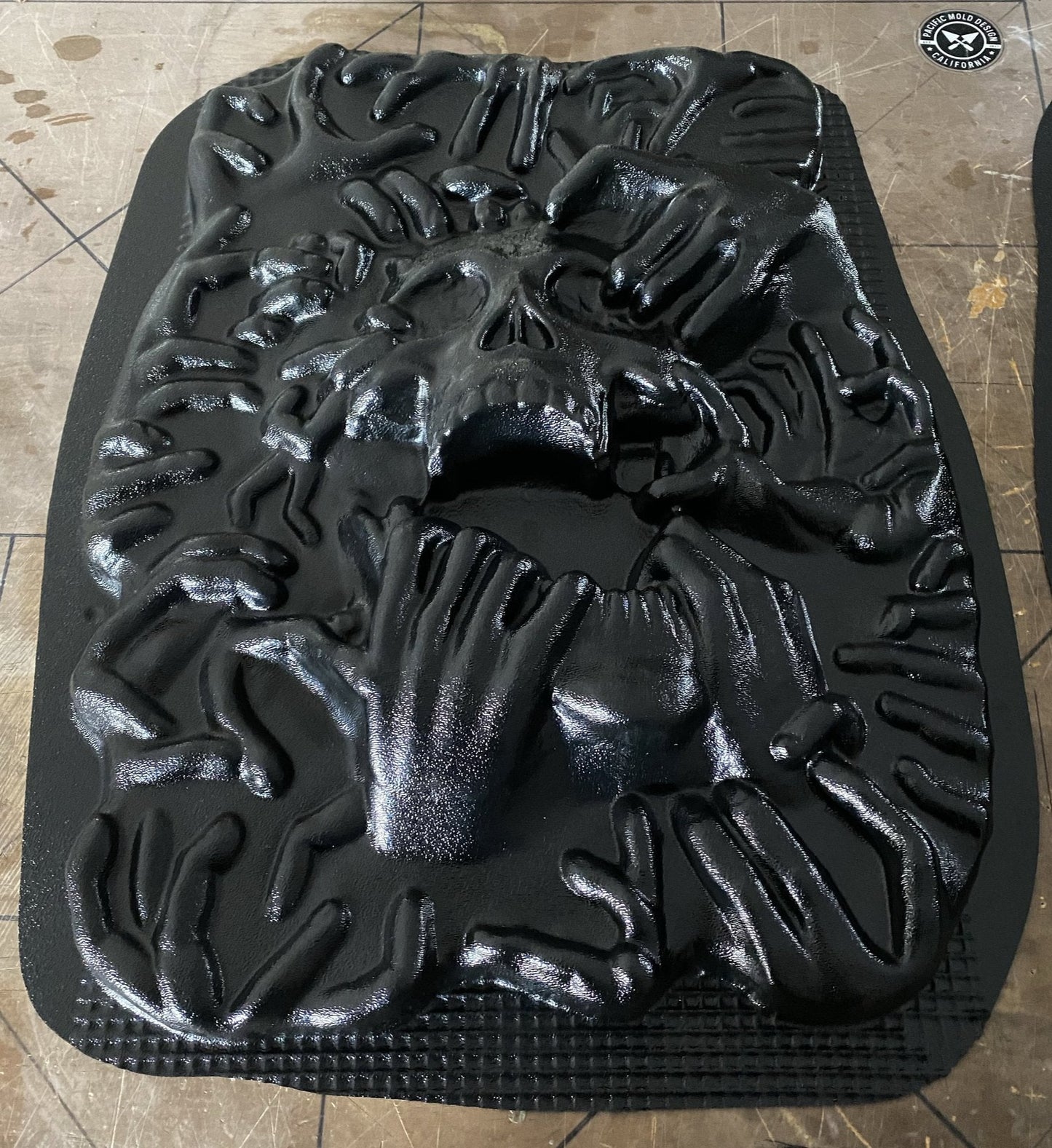 Ripped Skull ABS 17"