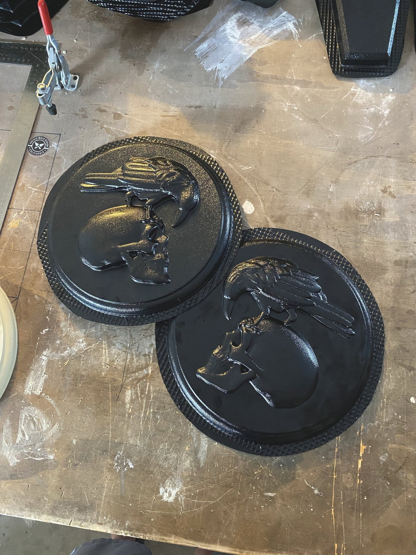 Raven Skull 12" Plaque Set