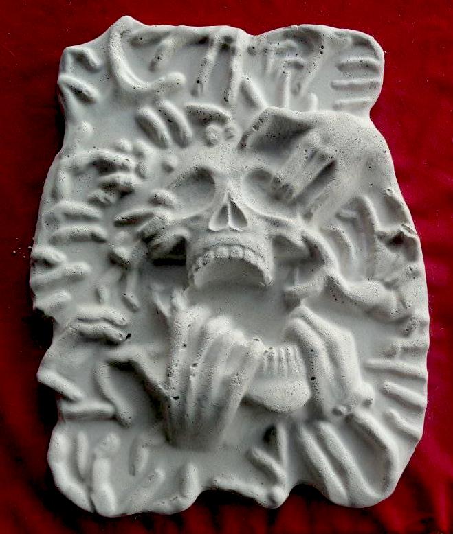 Ripped Skull ABS 17"