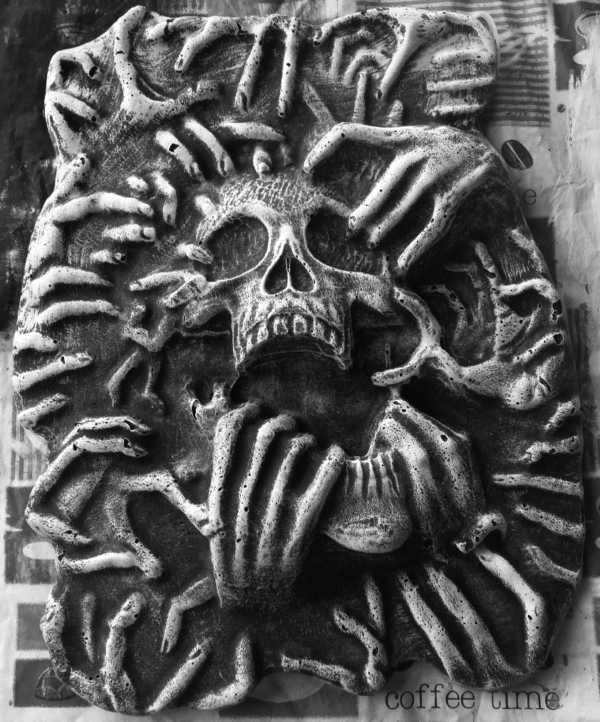 Ripped Skull ABS 17"