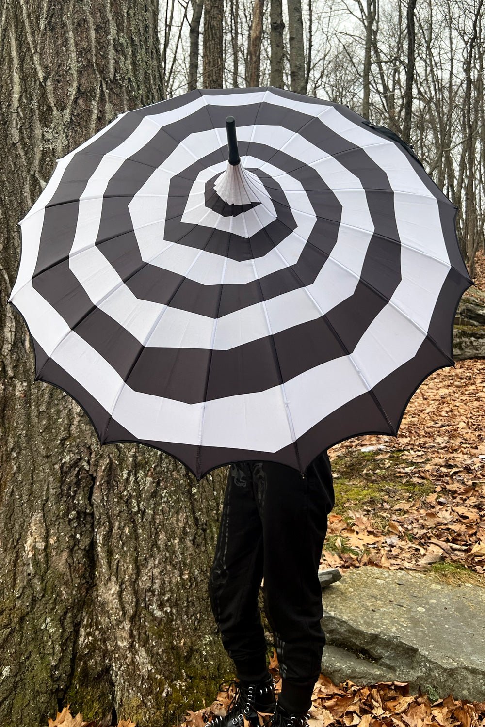 Batwing Pagoda Umbrella SPOOKY SPIRAL