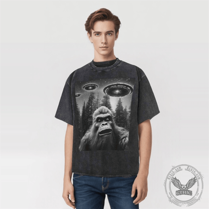 Bigfoot Sasquatch Alien UFO Print T-shirt