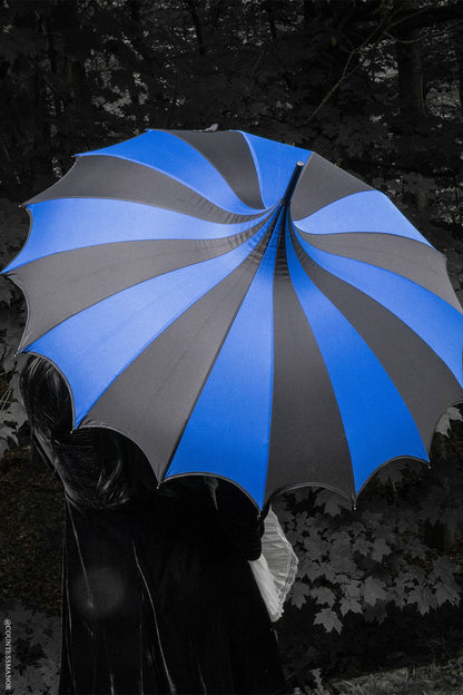 Batwing Pagoda Umbrella [BLACK/BLUE]