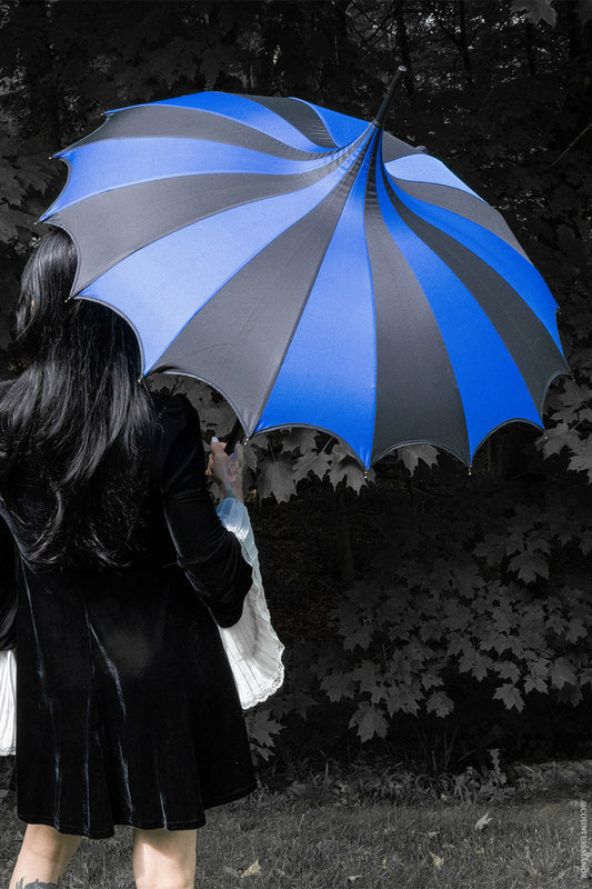 Batwing Pagoda Umbrella [BLACK/BLUE]