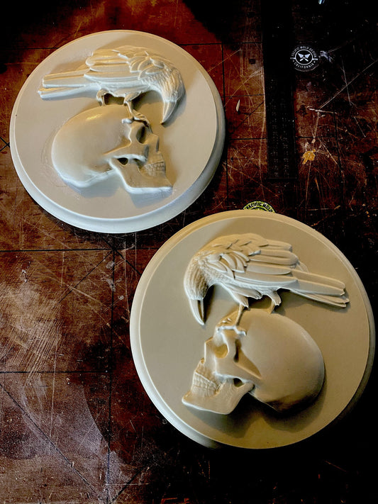 Raven Skull 12" Plaque Set